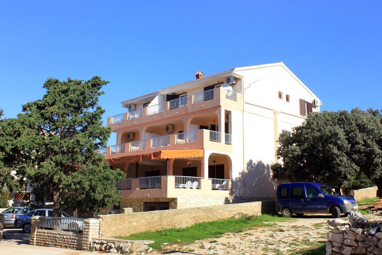 Apartments And Rooms By The Sea Mandre, Pag - 3557 Kolan Exteriér fotografie