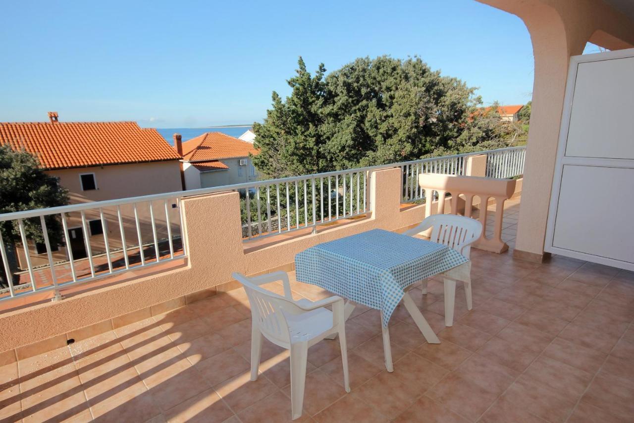 Apartments And Rooms By The Sea Mandre, Pag - 3557 Kolan Exteriér fotografie