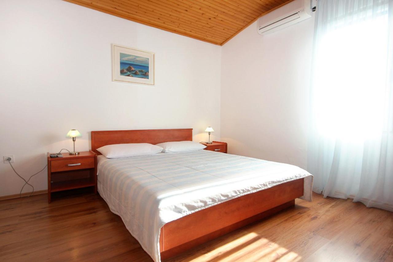 Apartments And Rooms By The Sea Mandre, Pag - 3557 Kolan Exteriér fotografie
