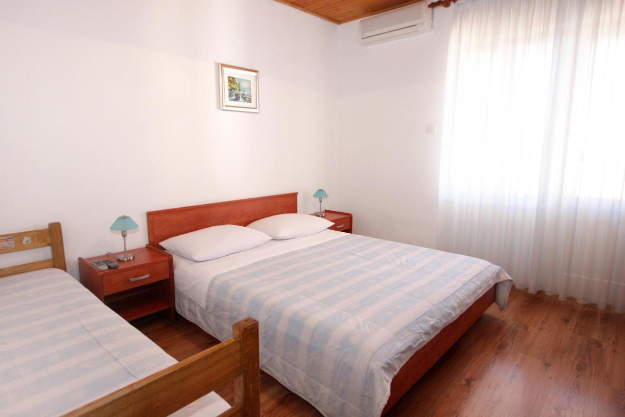 Apartments And Rooms By The Sea Mandre, Pag - 3557 Kolan Exteriér fotografie