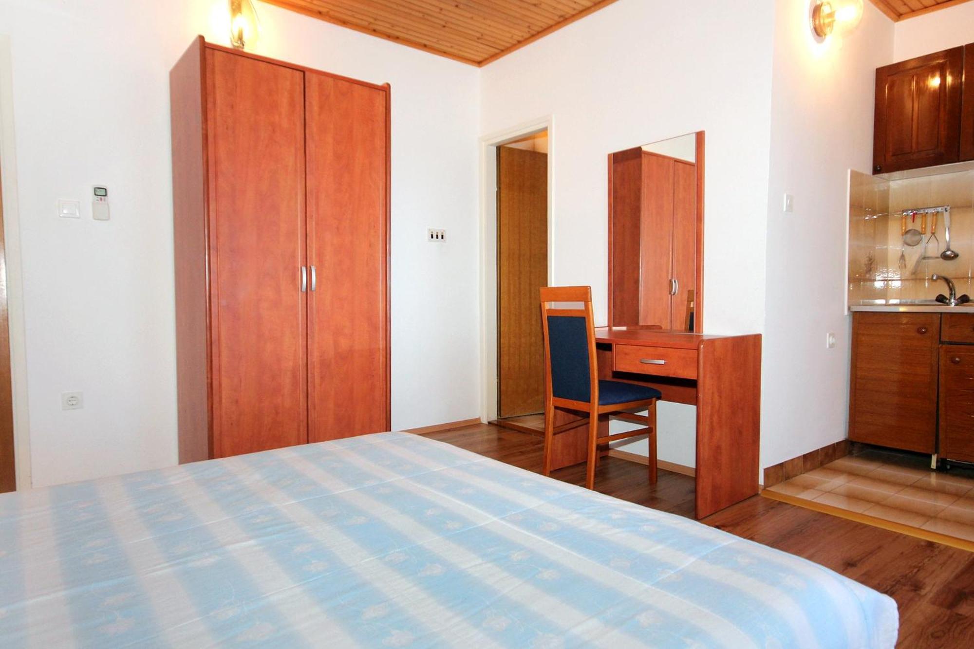 Apartments And Rooms By The Sea Mandre, Pag - 3557 Kolan Pokoj fotografie