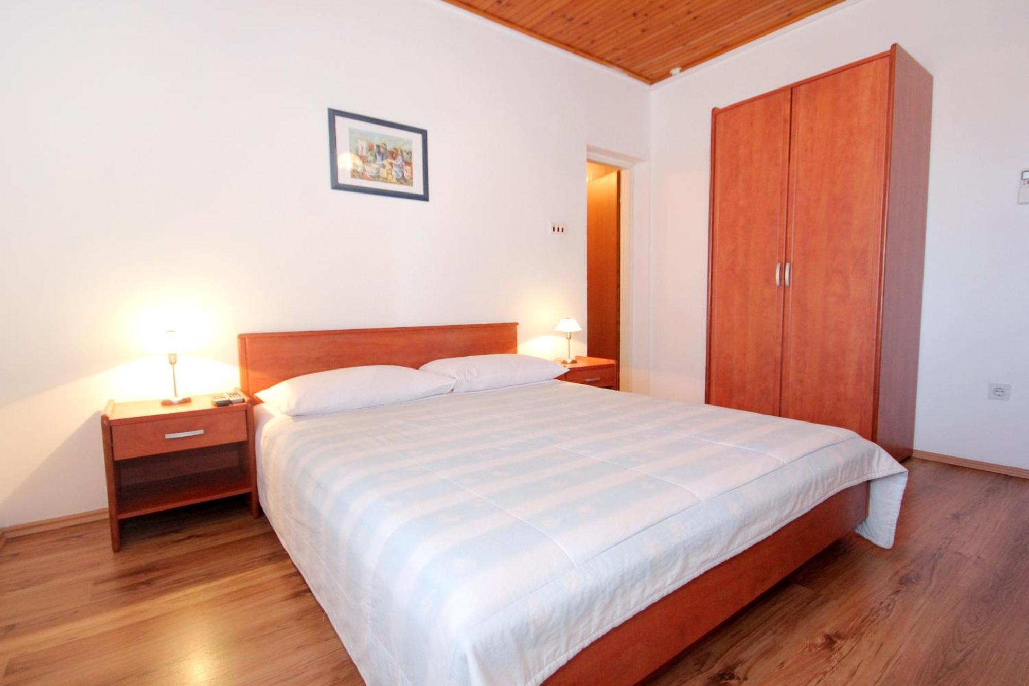 Apartments And Rooms By The Sea Mandre, Pag - 3557 Kolan Pokoj fotografie