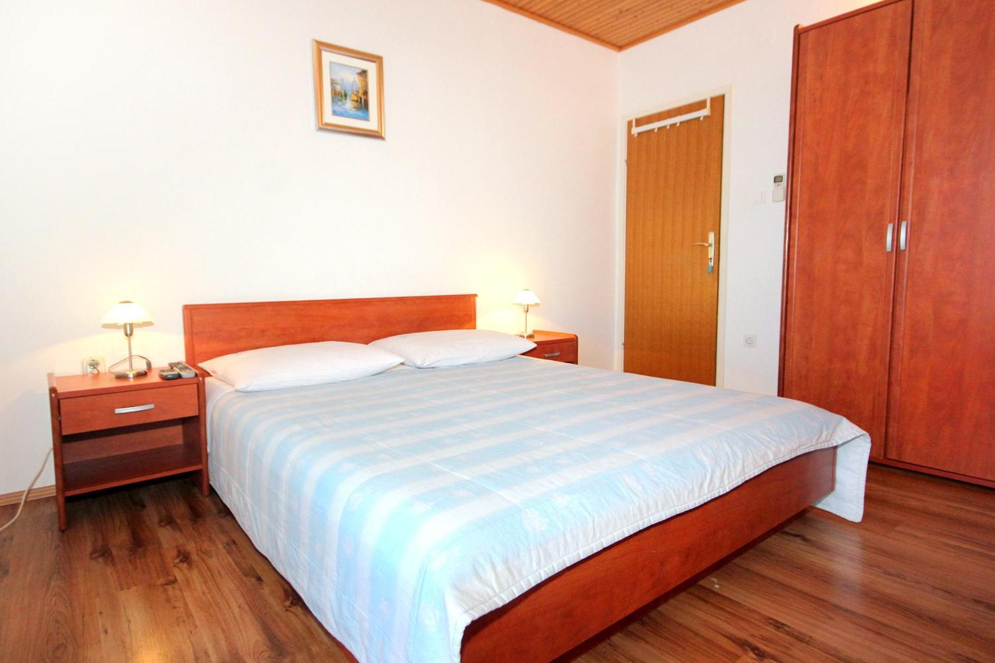 Apartments And Rooms By The Sea Mandre, Pag - 3557 Kolan Pokoj fotografie