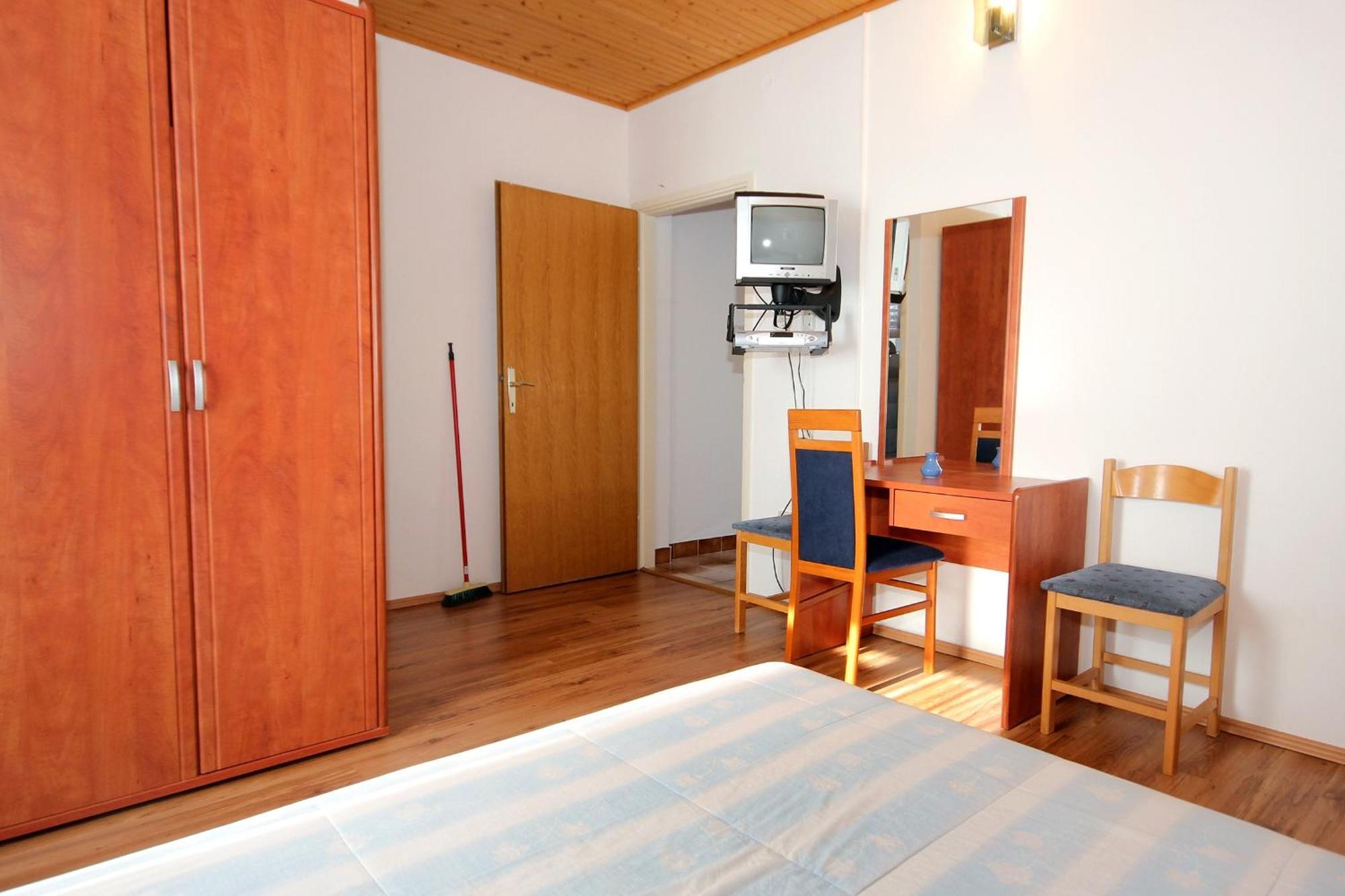 Apartments And Rooms By The Sea Mandre, Pag - 3557 Kolan Pokoj fotografie
